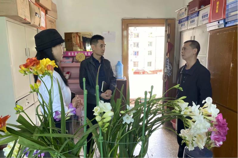 市總工會(huì)經(jīng)保部領(lǐng)導(dǎo)檢查工作.jpg 市總工會(huì)經(jīng)保部領(lǐng)導(dǎo)檢查工作.jpg